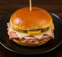 A3. Medianoche Slider